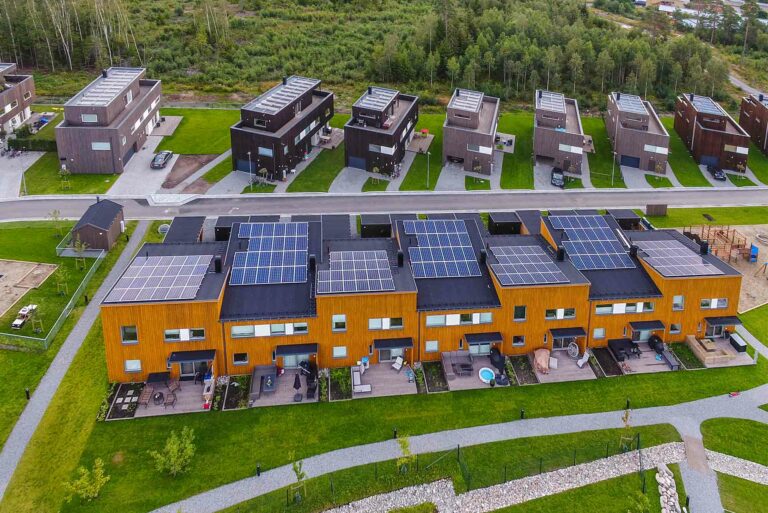 Kjøpte nytt hus med solcellepanel – reduserte strømkostnadene med 25%